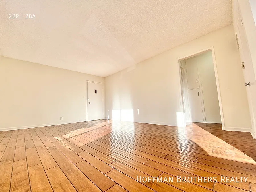 Building Photo - 1808 N Harvard Blvd #10