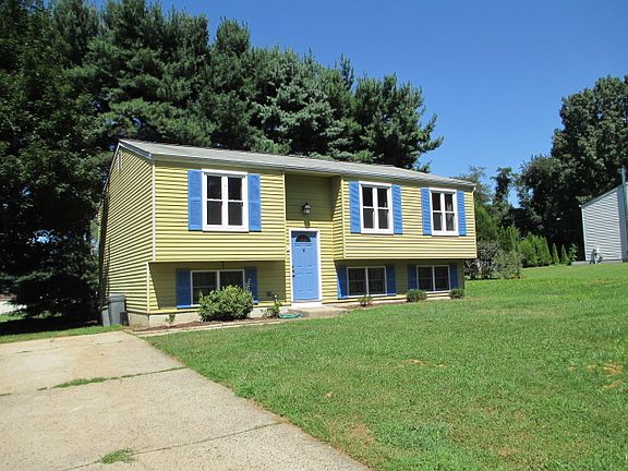 2nd image of 1522 Meadowcrest Ct
