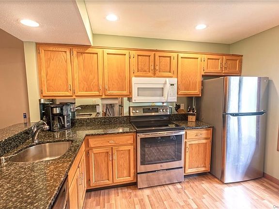 4th image of 51 Maple Hill Dr