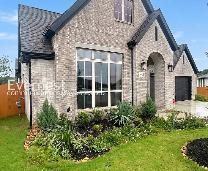 1447 Cowan Run — Photo 2