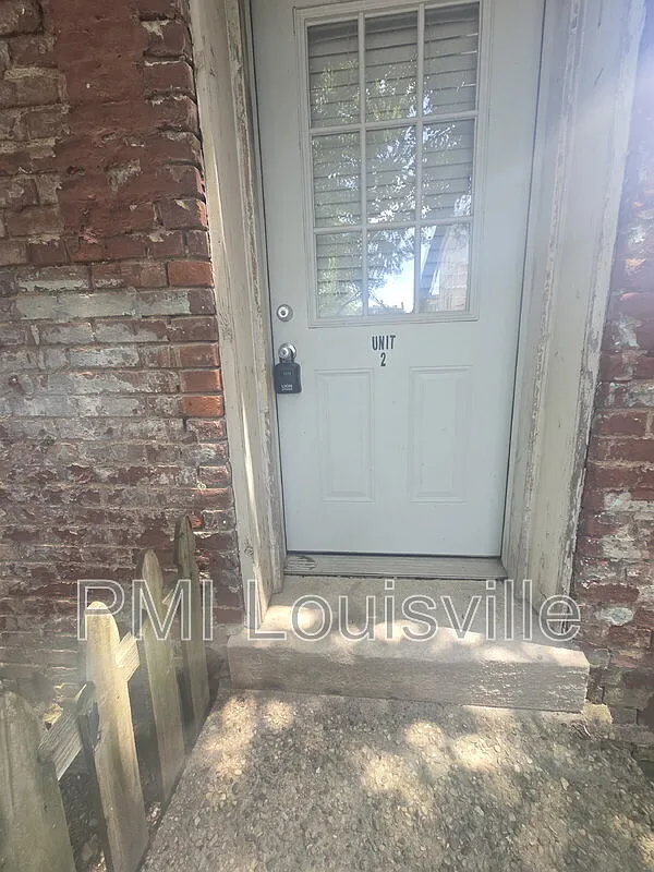 2 bed, 1.0 bath, 931 sqft, $1,100 — Photo 1
