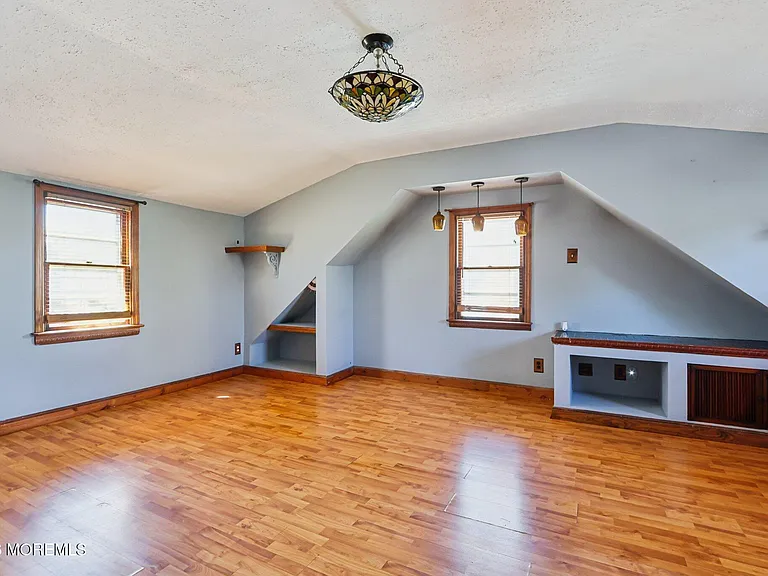 15 Woolley Ave — Photo 17
