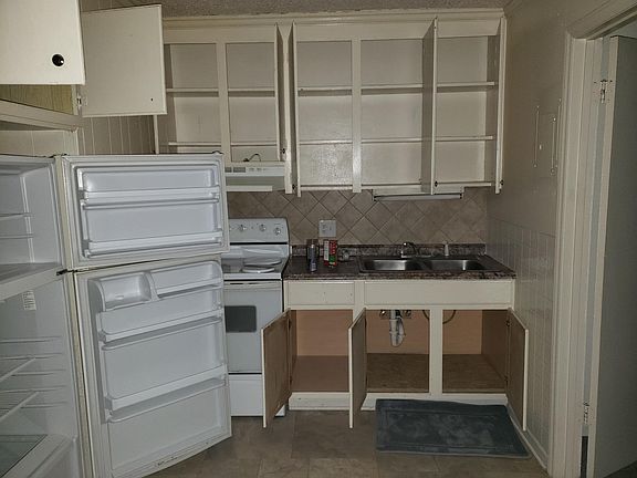 3rd image of 2801 Warrick Cir APT G1