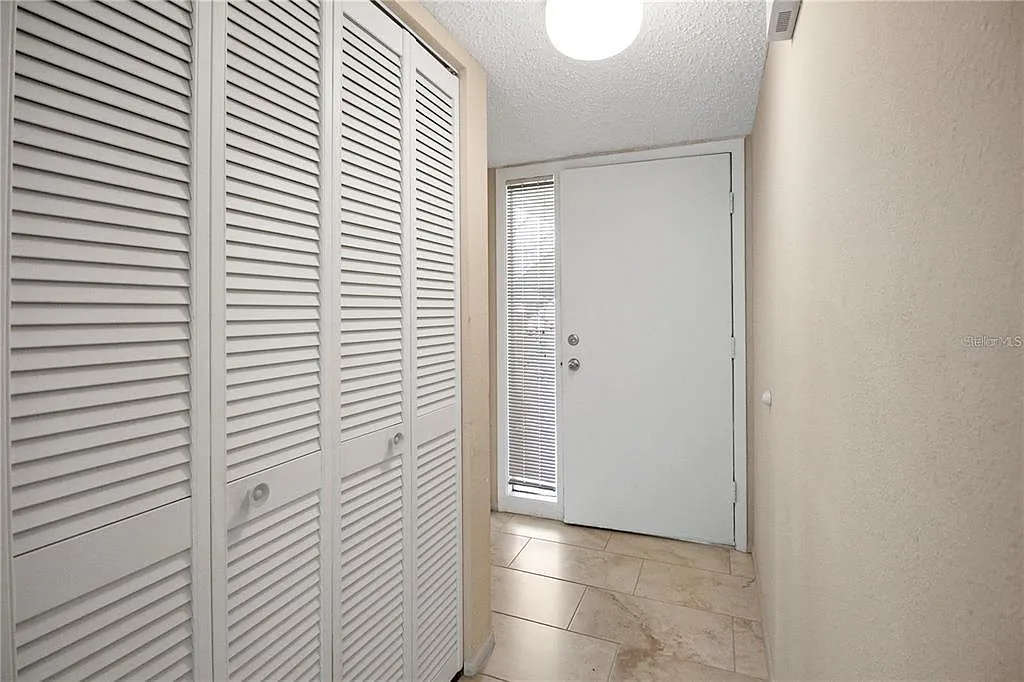 2 bed, 2.0 bath, 924 sqft, $2,000 — Photo 3