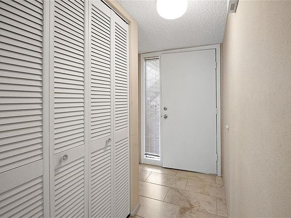 3rd image of 135 Woodlake Wynde #135