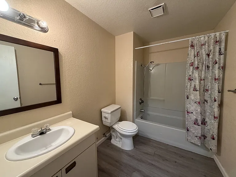 2121 Moffett Rd — Photo 20