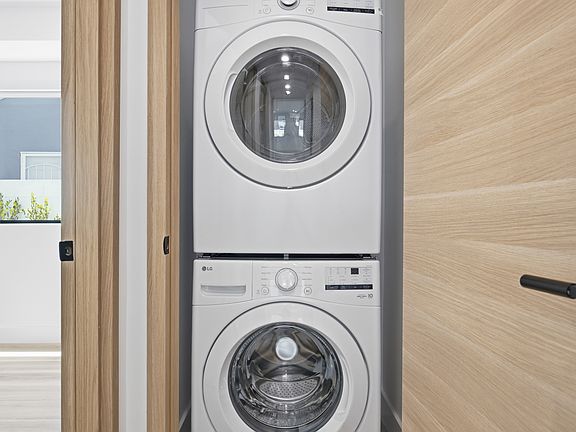 3rd image of 5821 Kester Ave #1/4