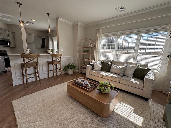 4th image of 74 Rockingham Rd #102