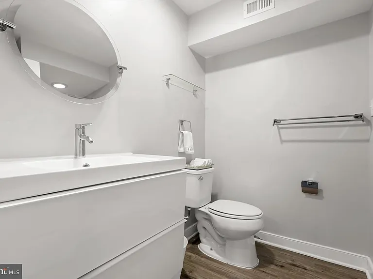 943 N Patterson Park Ave — Photo 15