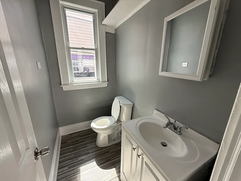 31 Aldine St #2 — Photo 6