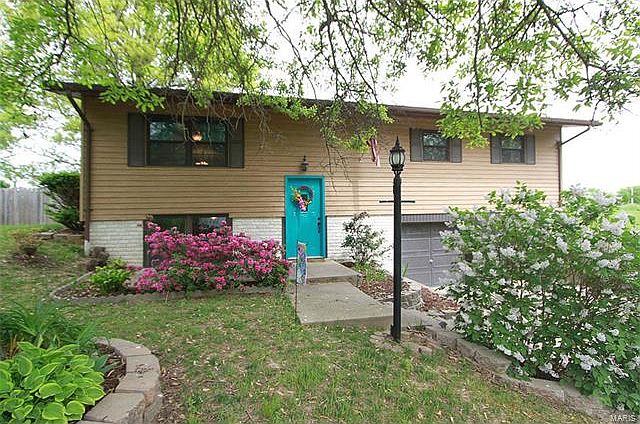 1st image of 19 Geneva Dr