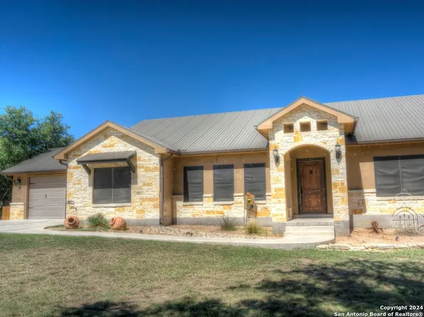 835 Mountain Valley, ConCan, TX 78838