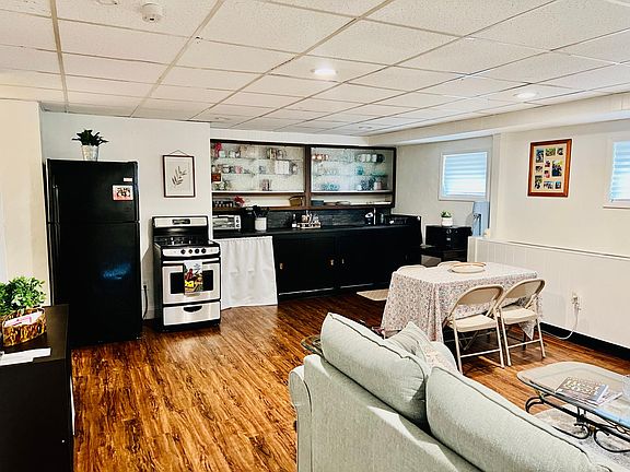 3rd image of 129 Crisfield St #1