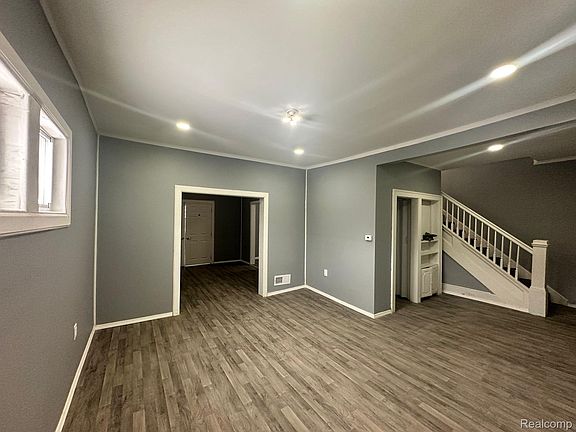 4th image of 14238 Hubbell St