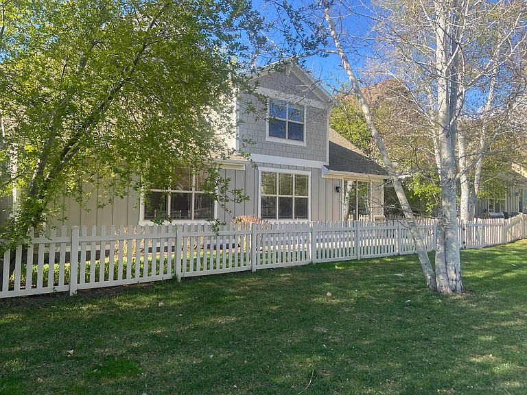497 E Mission Dr — Photo 21
