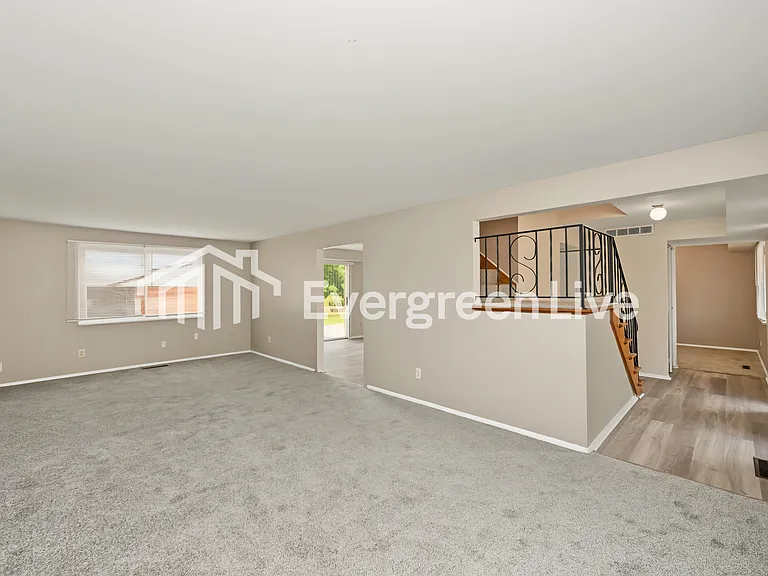 1733 Continental Dr — Photo 2