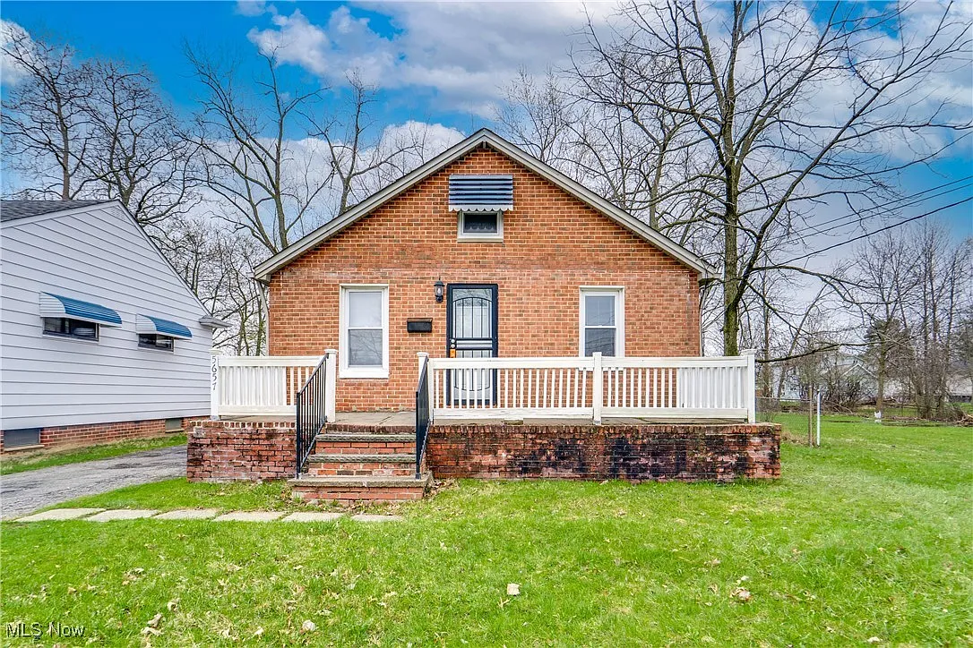 5657 Harrison Ave photo 1