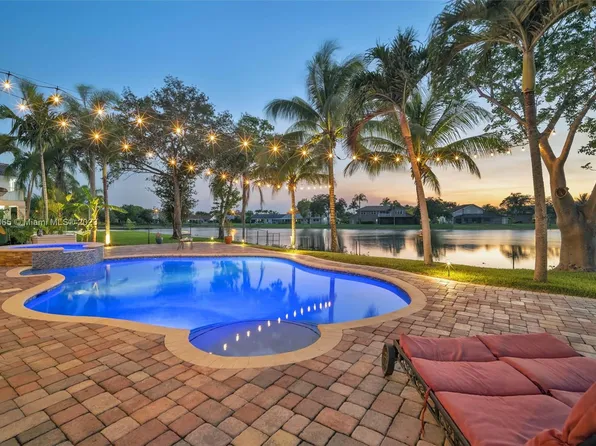 430 NW 199th Ave, Pembroke Pines, FL 33029