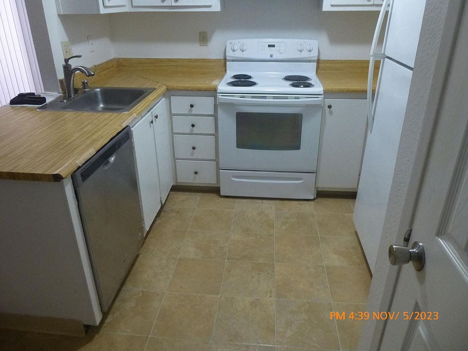 kitchen has different counter top