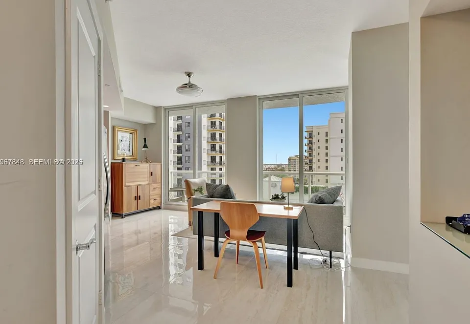 315 NE 3rd Ave #902