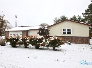 21148 Dunbridge Rd, Bowling Green, OH 43402