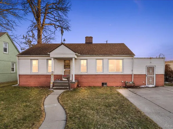 21520 Harper Lake Ave, Saint Clair Shores, MI 48080