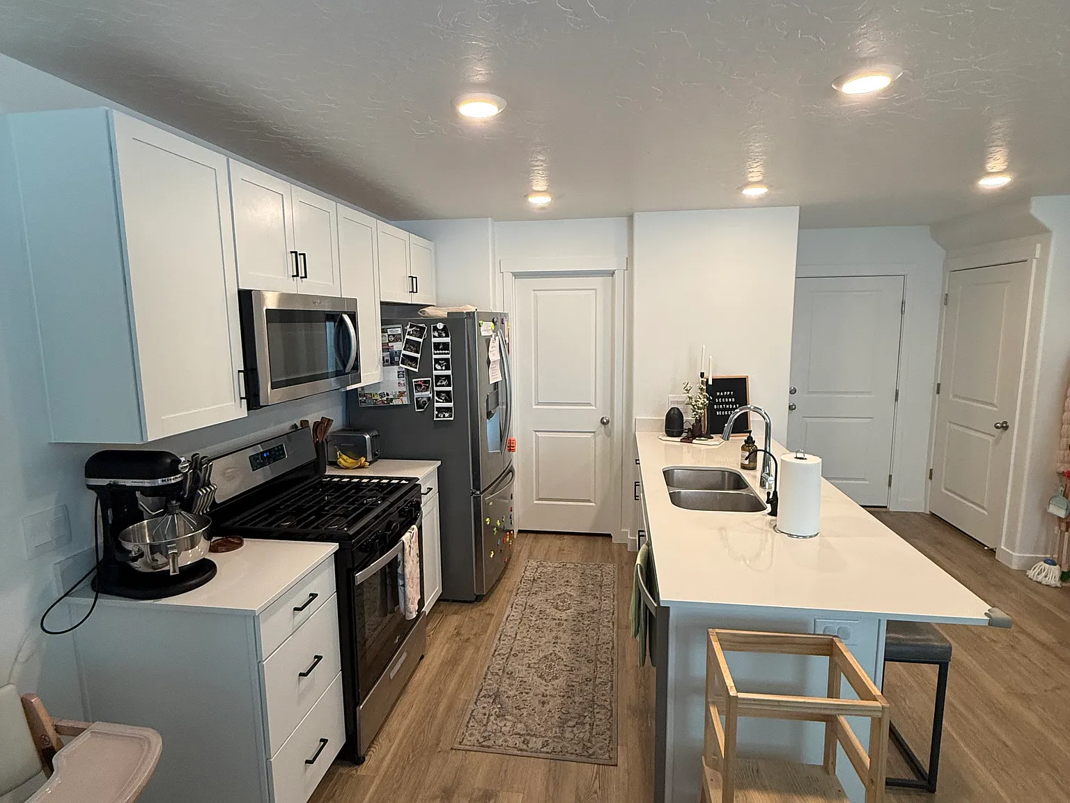 3 bed, 1452 sqft, $2,395 — Photo 2
