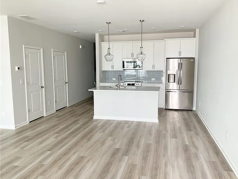 483 Crown Dr — Photo 5