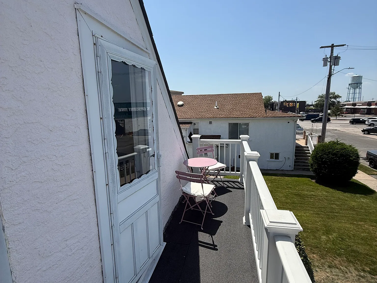 220 E Pine St — Photo 2