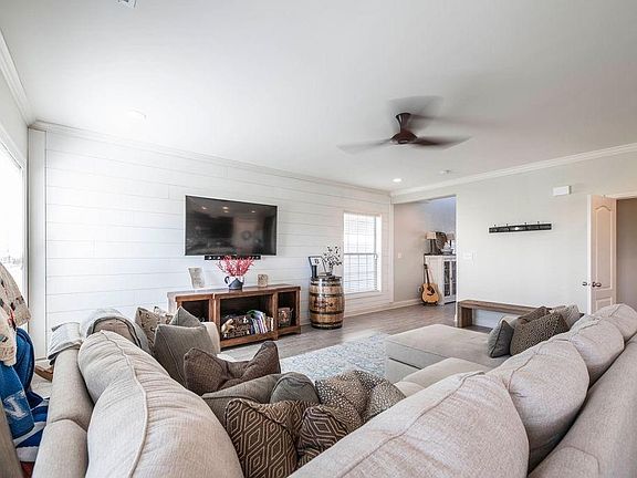3rd image of 4608 Larkhill Ln