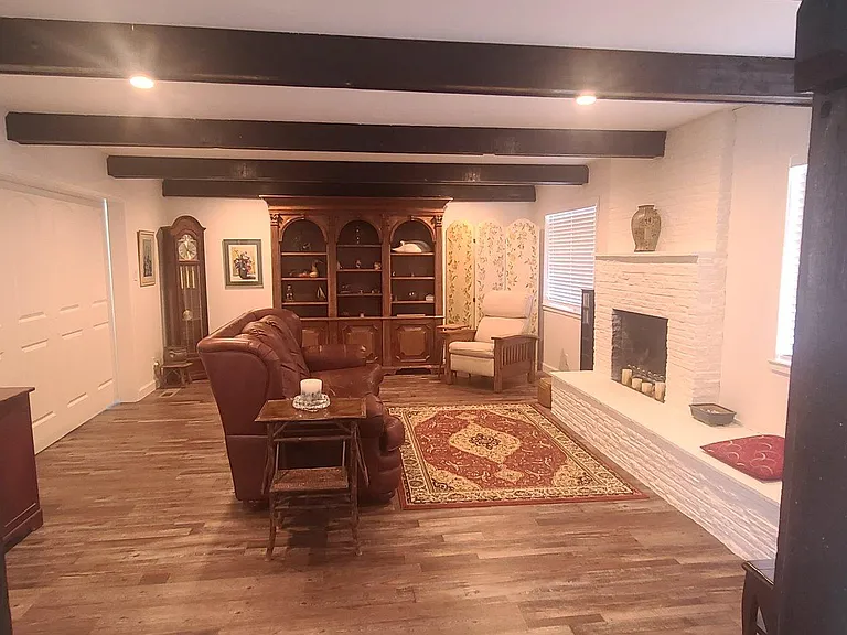 3851 Vineyard Ave — Photo 3