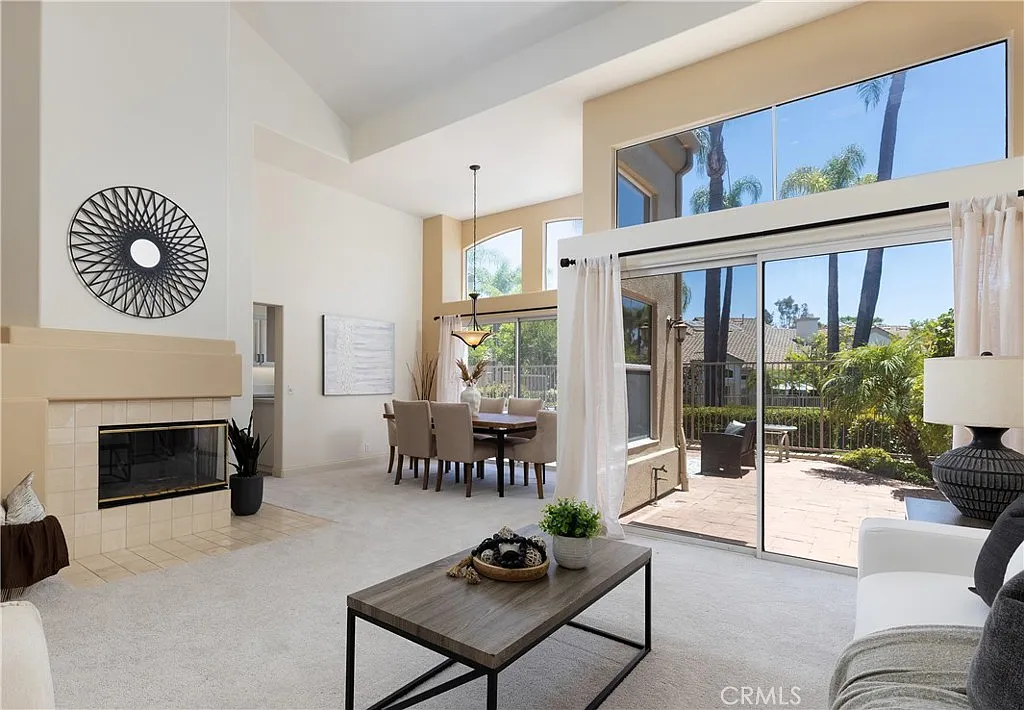 3 bed, 2.5 bath, 2195 sqft, $5,250 — Photo 3