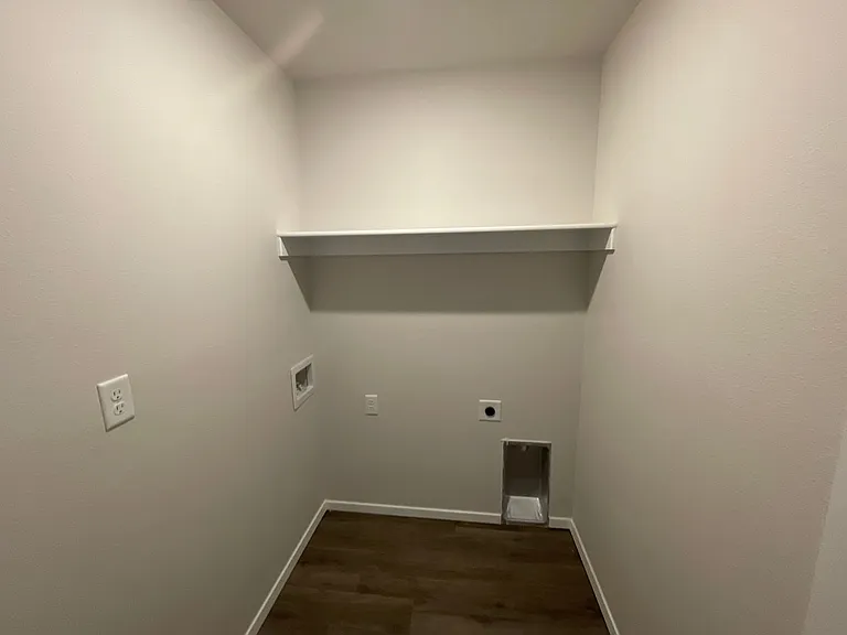 1742 Loveland St — Photo 13