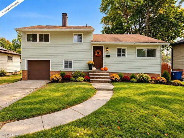 5873 Doxmere Dr, Parma Heights, OH 44130