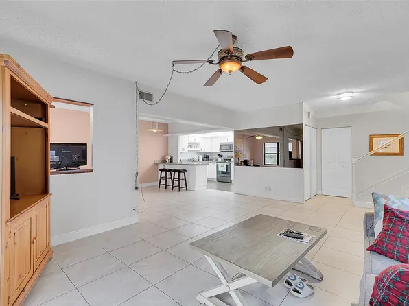 2774 S University Drive #10A, Davie, FL 33328