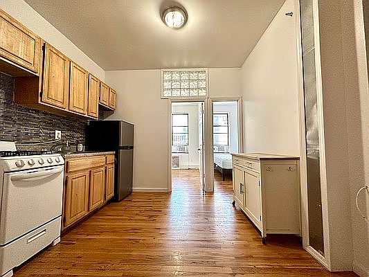 5th image of 56 Ludlow St #18