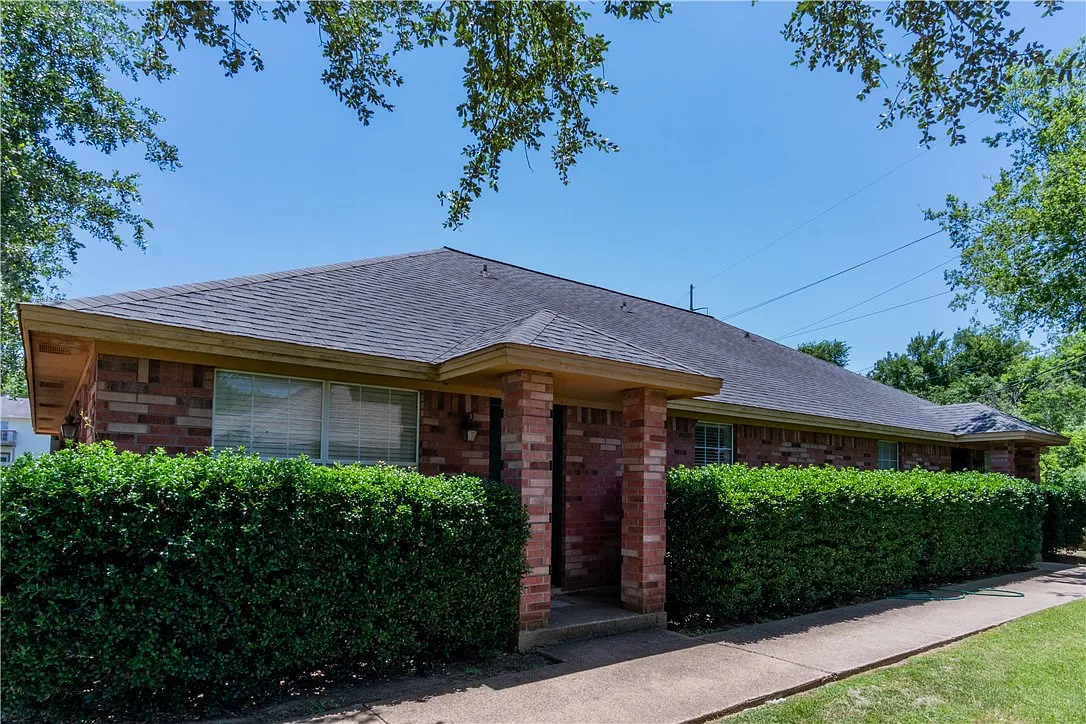 3 bed, 1147 sqft, $1,475 — Photo 1