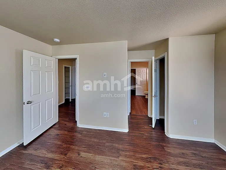 10819 Hawthorne Berry St — Photo 9