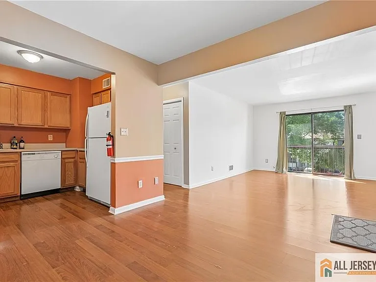 138 Orlando St #138 — Photo 2