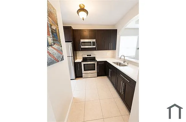 Building Photo - 993 NE 3rd Ave #1