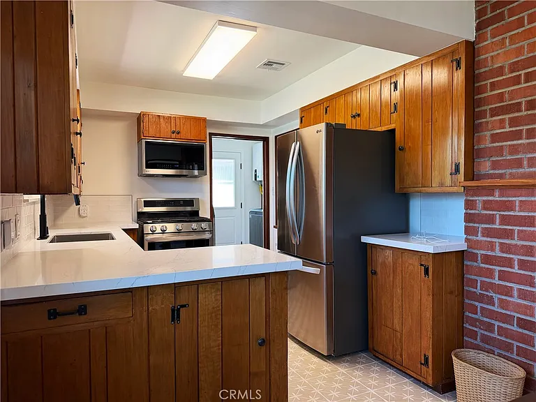 416 Drake Rd — Photo 7