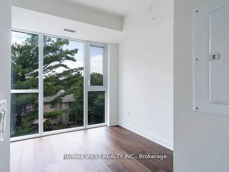293 The Kingsway #307 — Photo 11