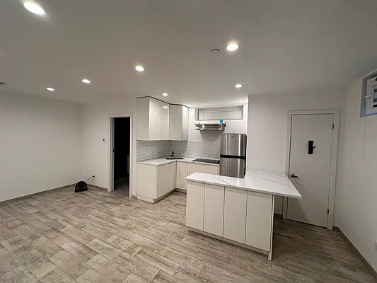 Rented by Capri Jet Realty Corp | media 7