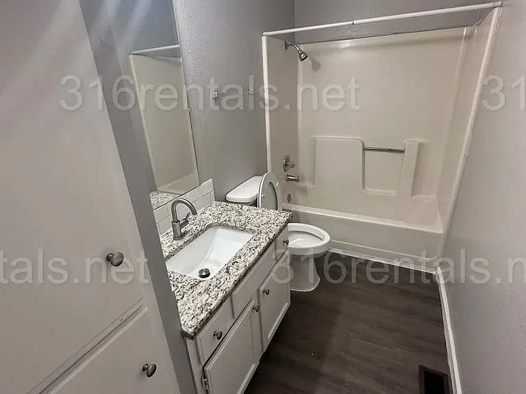 1625 S Beech St #403 — Photo 10