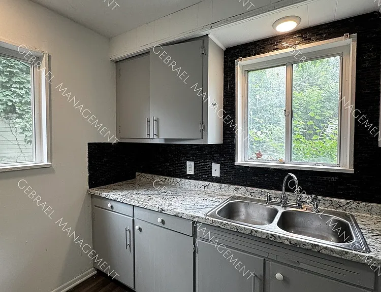 808 Chatham Dr — Photo 6