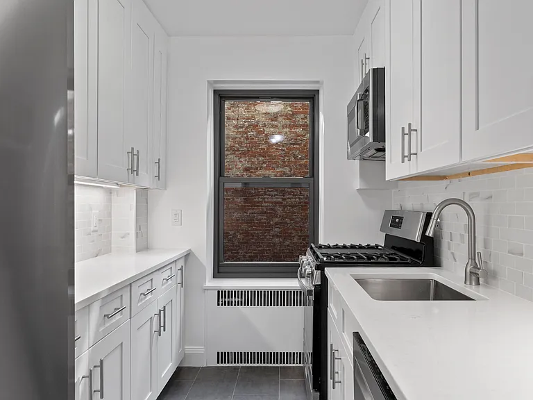 160 E 89th St #3D — Photo 9