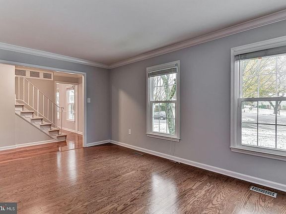 4th image of 313 Currier Dr