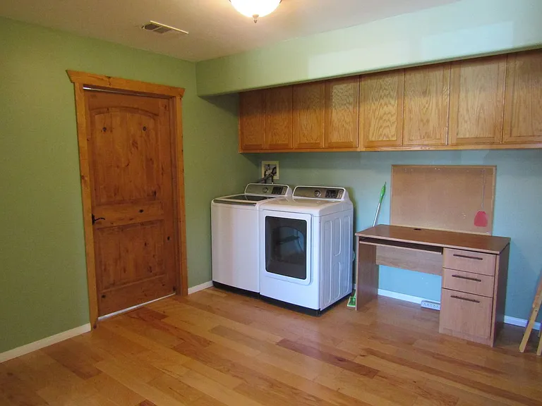 225 Cyclone St — Photo 14