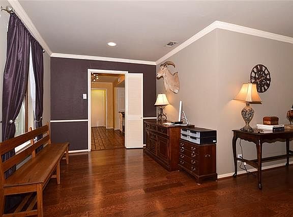 5th image of 606 Winchester Dr