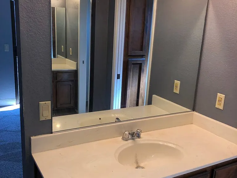 1409 Elm St — Photo 12